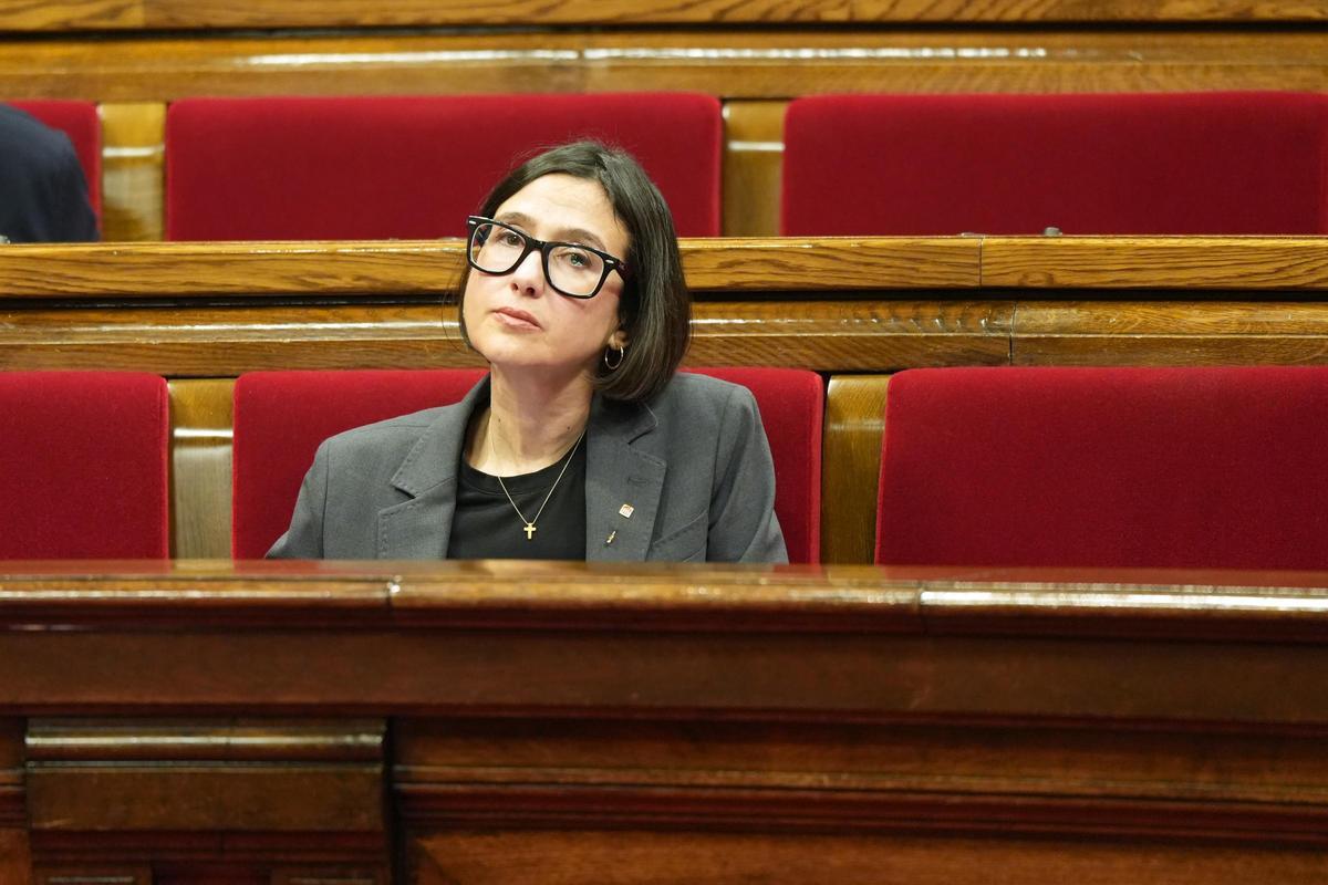 La consellera d'Interior, Núria Parlon, durant el ple