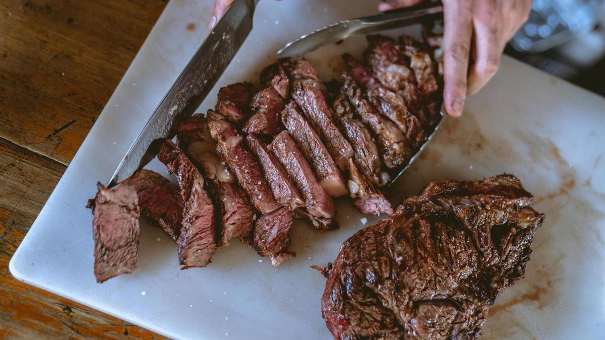 Carne a la parrilla en una imagen de archivo.