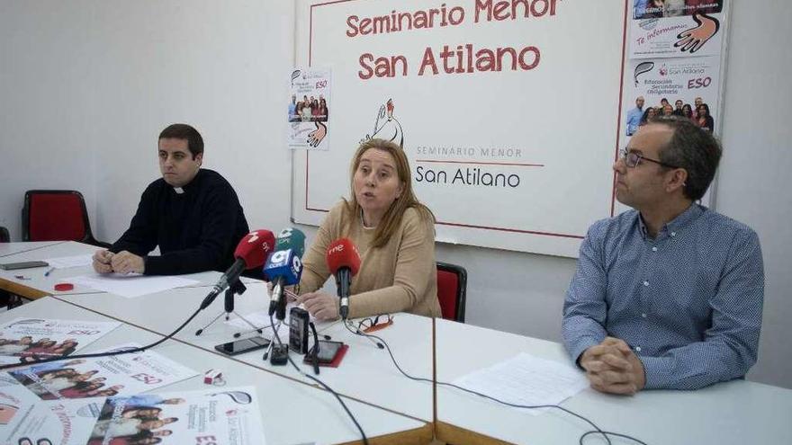 Desde la izquierda Pedro Faúndez, Salomé Oviedo y Juan Carlos López.