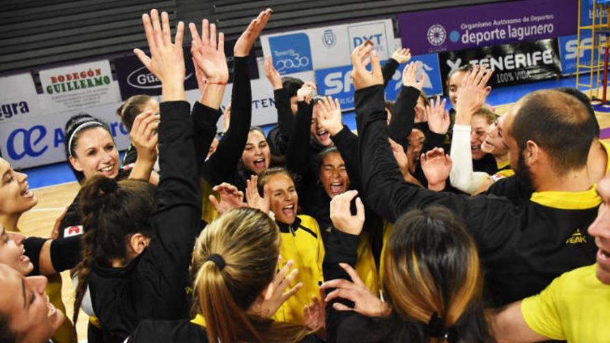 Las jugadoras del Aguere celebran un triunfo en la pasada campaña.