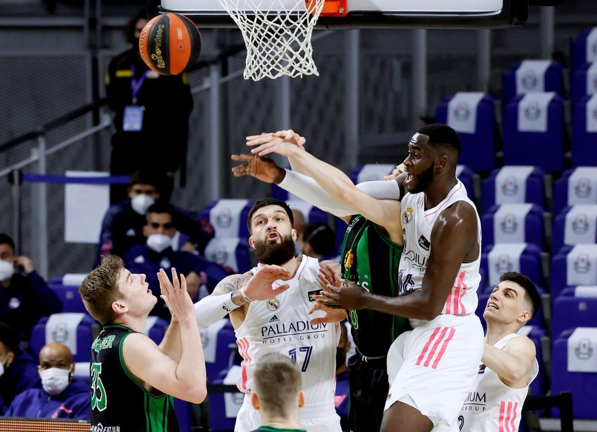 La defensa i els 16 triples del Madrid dobleguen el Joventut