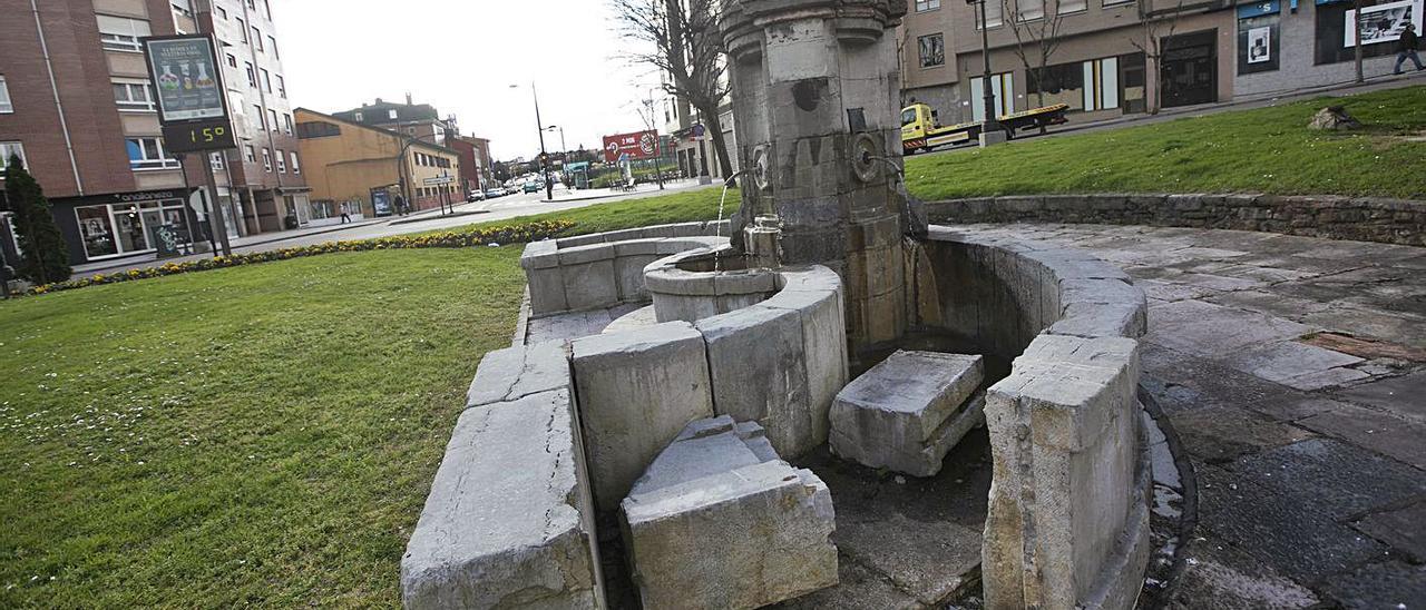 La fuente de los Cuatro Caños, dañada desde julio del año 2019.