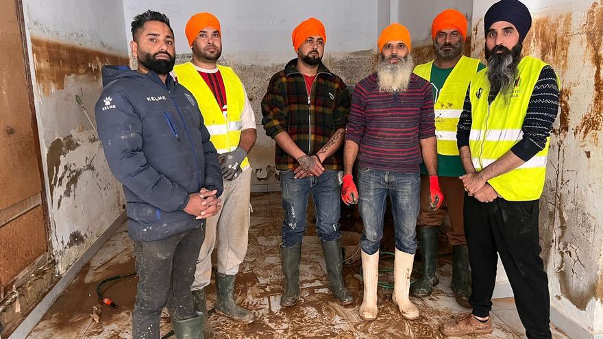 Los héroes del turbante toman l&#039;Horta Sud: &quot;Queremos devolver todo lo que España ha hecho por nosotros&quot;