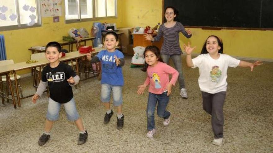 Niños en una actividad del servicio municipal ubicado en el colegio Xesús Golmar.  // Bernabé/Javier Lalín