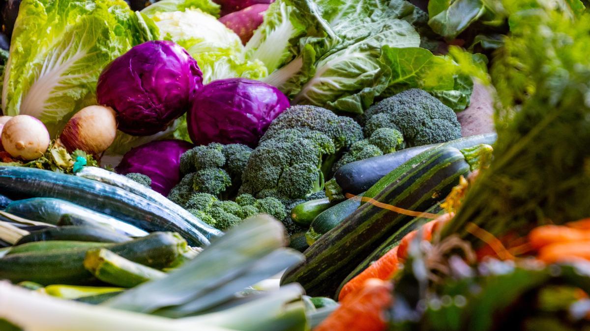 Verduras y alimentos sabludables.