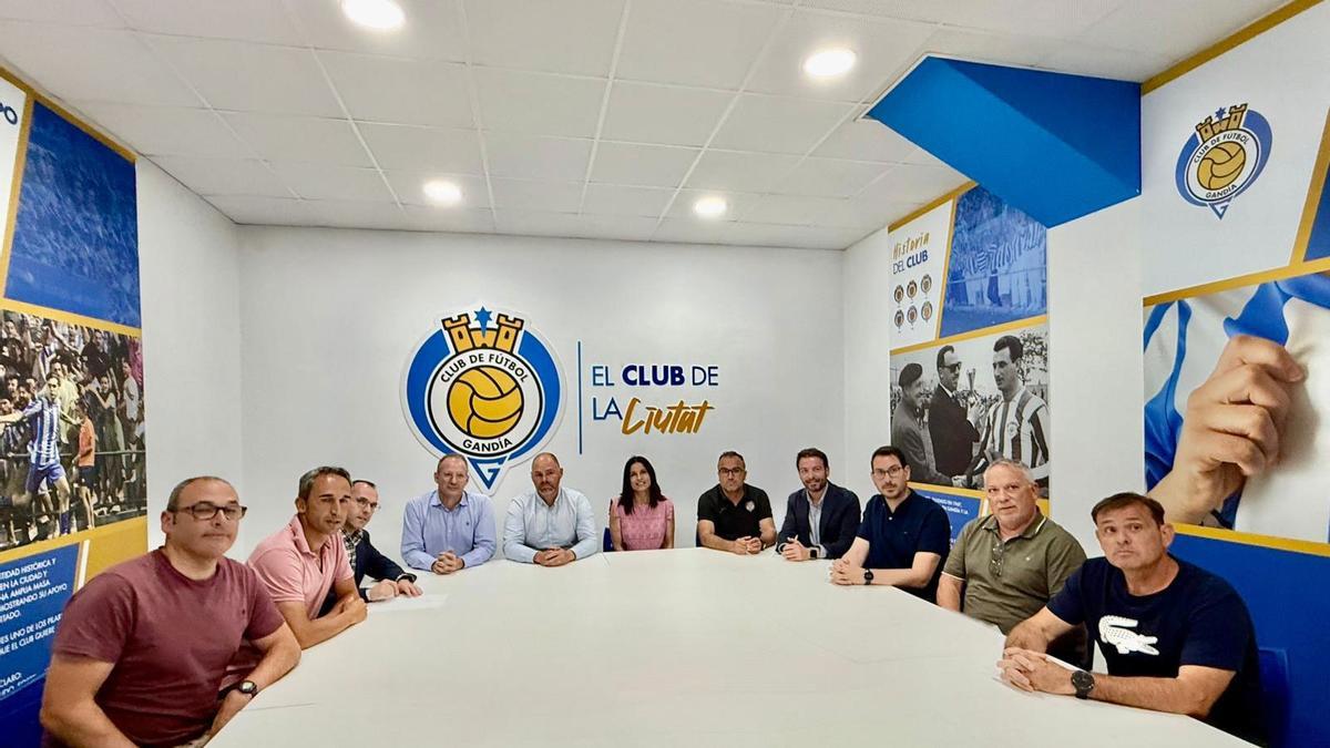 La junta directiva del CF Gandia celebró este martes su primera reunión