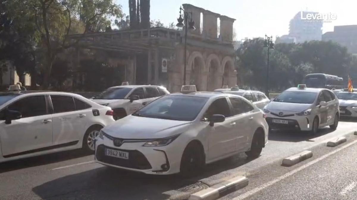 Protesta de taxistas en València: colapso en la ciudad