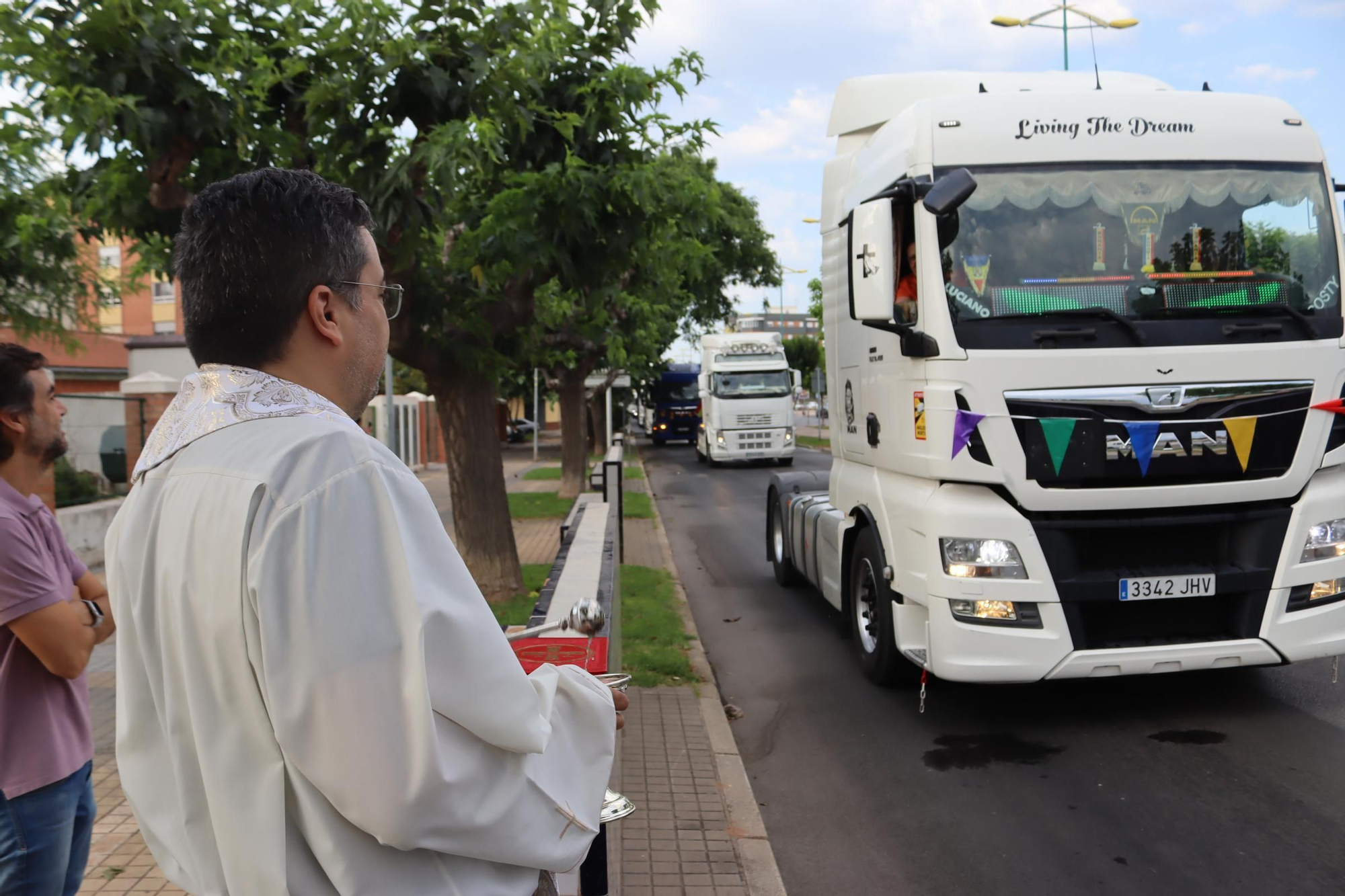 Vila-real celebra la festa de Sant Cristòfol amb la benedicció i desfilada de camions