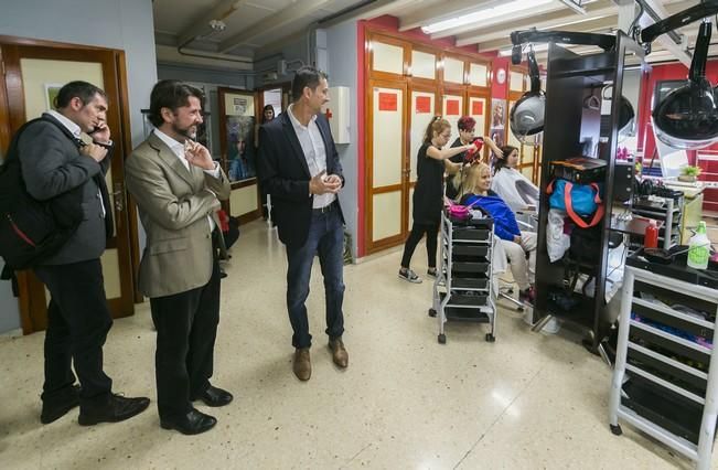 09/12/2016 EDUCACIÓN POLÍTICA  visita del presidente del gobierno Fernando Clavijo ey el presidente del cabildo de tenerife Carlos Alonso al Centro de Formación Profesional IES  Las Indias para explicar el proyectri Enlaza