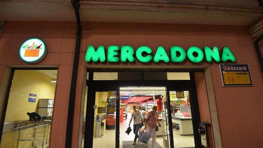 Supermercado de Mercadona en la avenida de Vigo. // Gustavo Santos