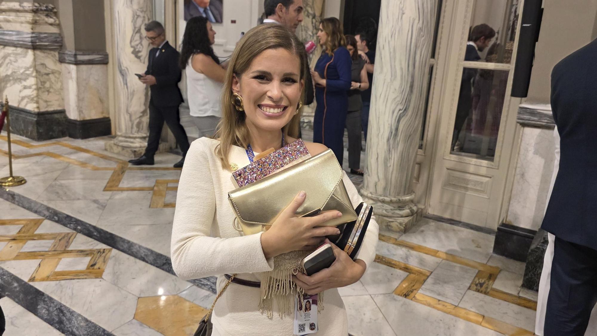 Y como Marina está en la JCF... hay que echar una mano con los bolsos de las falleras mayores de València de los cinco últimos años