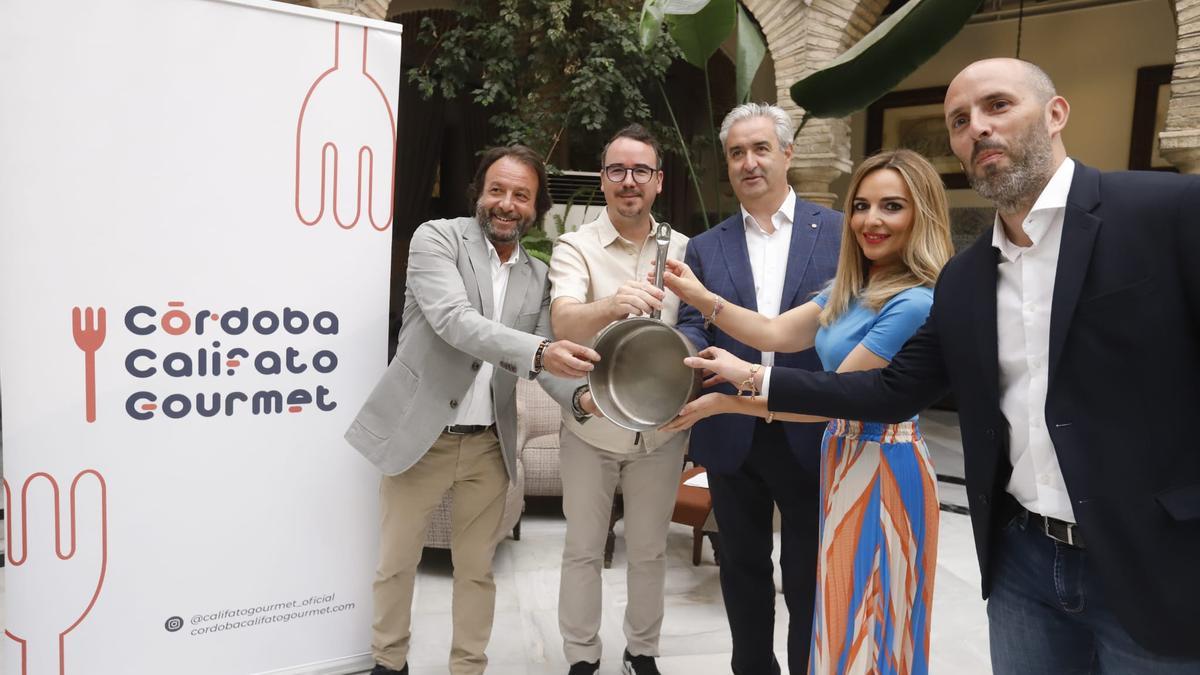 Daniel García-Ibarrola, Paco Morales, Antonio Caño, Narci Ruiz y Eduardo Lucena, durante la presentación del Córdoba Califato Gourmet.