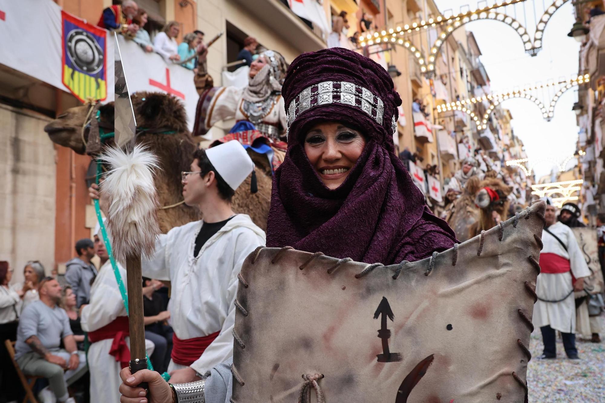 La mujer hace historia en la Entrada Mora de Alcoy