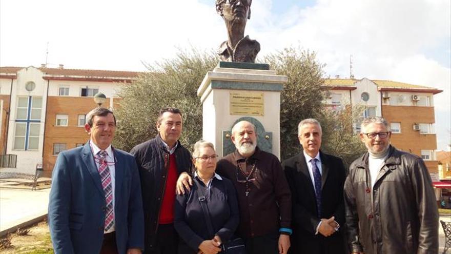 Inaugurado el busto de Prudencio Uzar en Lucena