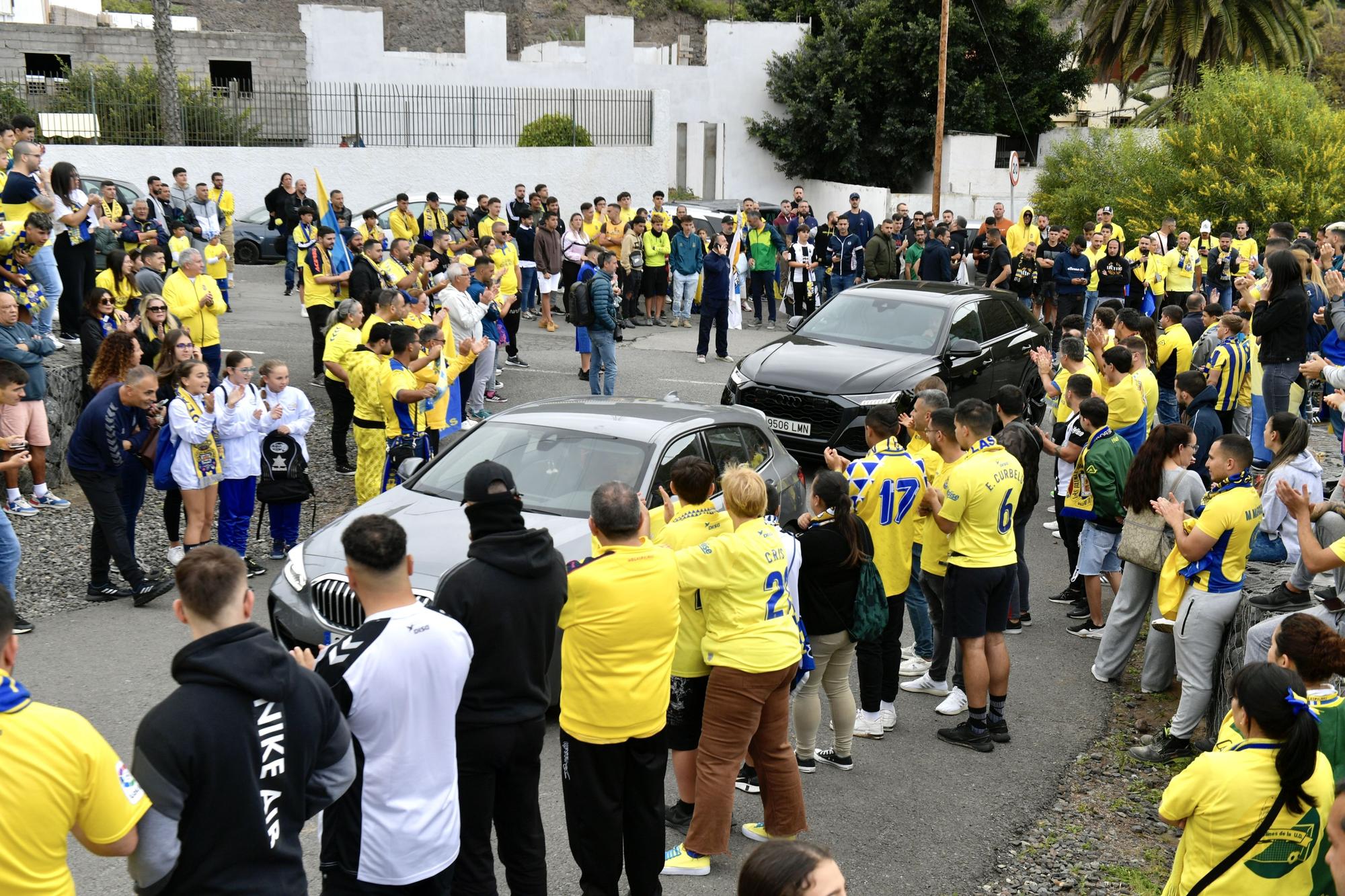 Aficionados despiden a la UD en Barranco Seco antes de ir a Tenerife