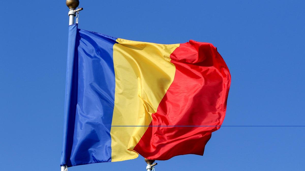 La bandera de Rumanía, en San Petersburgo (Rusia) en una imagen de archivo.