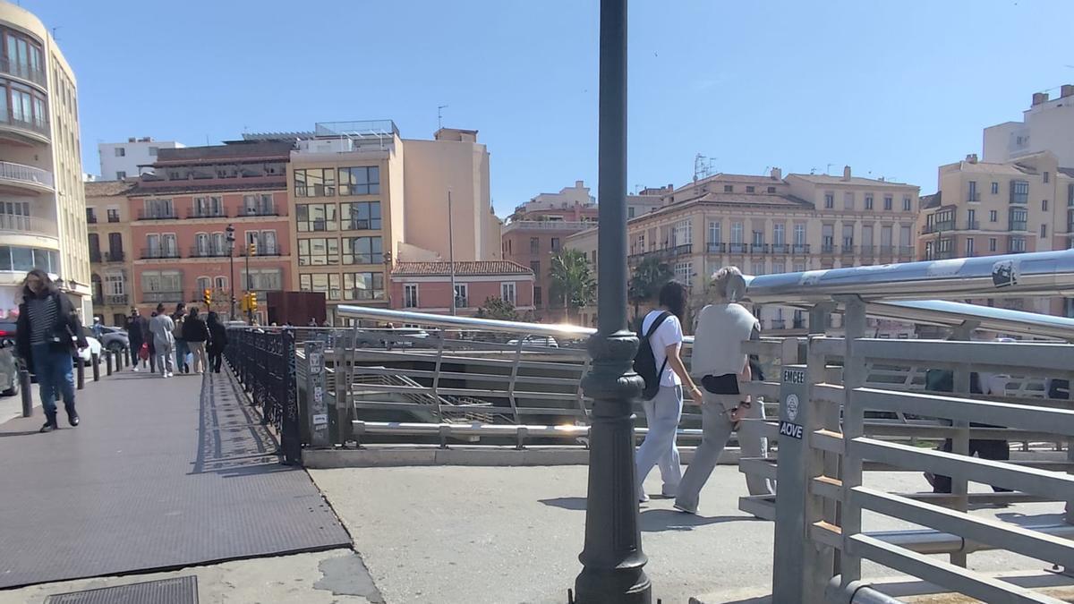 Mal estado del puente de la Aurora