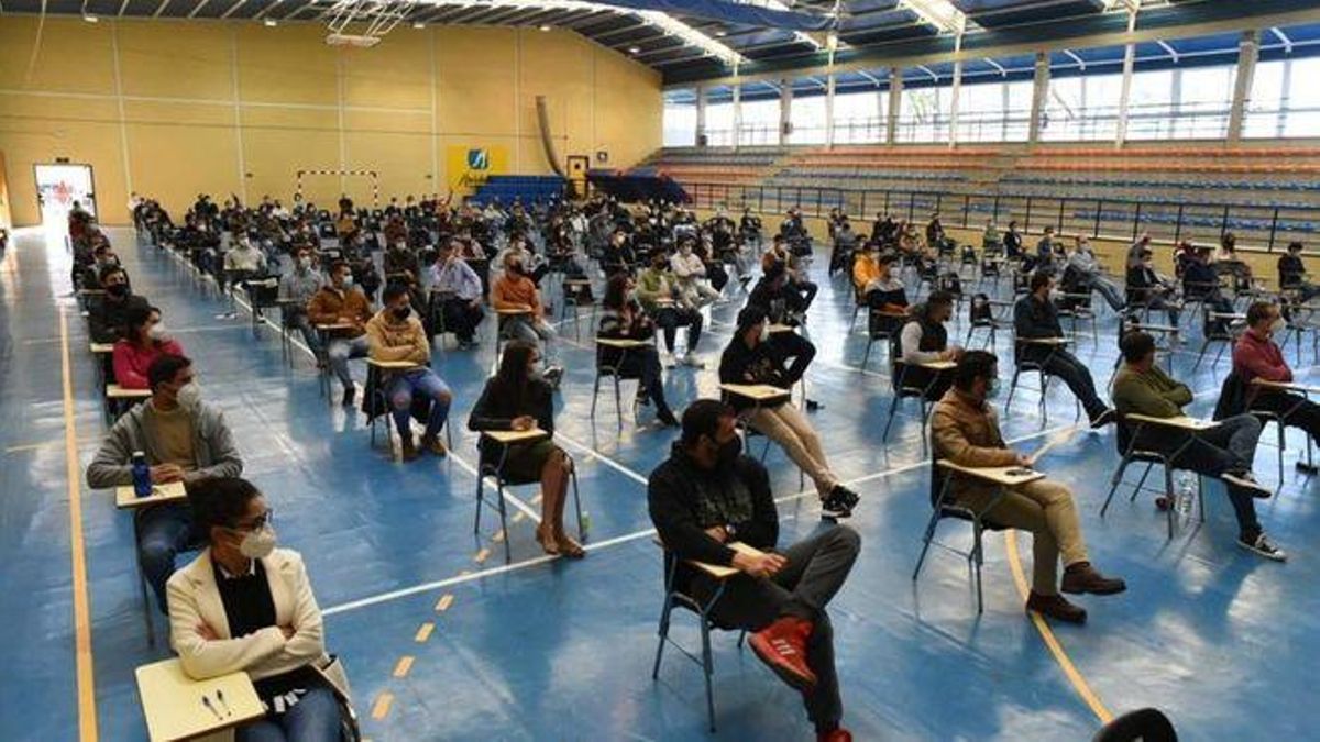 Examen teórico de las oposiciones para la provisión de 79 plazas de Policía Local en Córdoba.