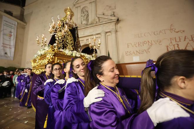 Alicante enmudece este Martes Santo al paso de la Hermandad de Nuestro Padre Jesús
