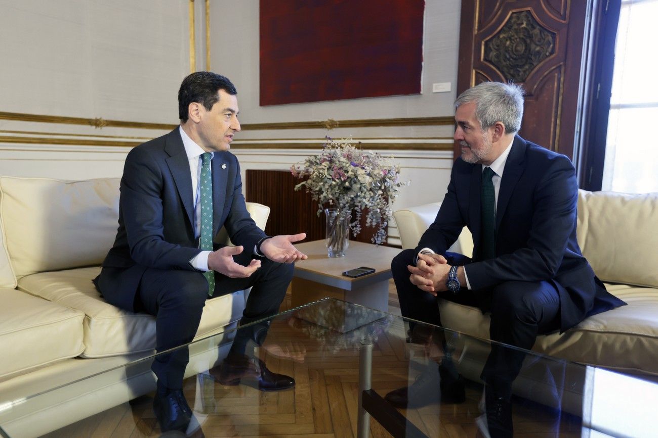 Imagen del encuentro de este miércoles entre los presidentes de Andalucía y Canarias, Juan Manuel Moreno y Fernando Clavijo