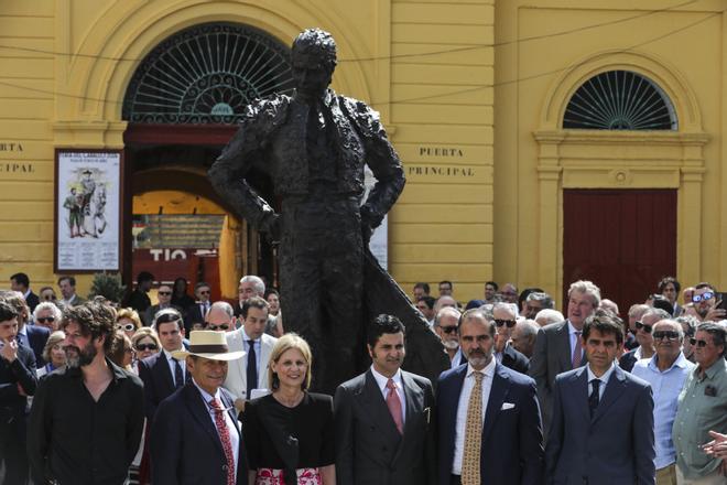 Las imágenes de la inauguración de la estatua de Rafael de Paula en la plaza de toros de Jerez