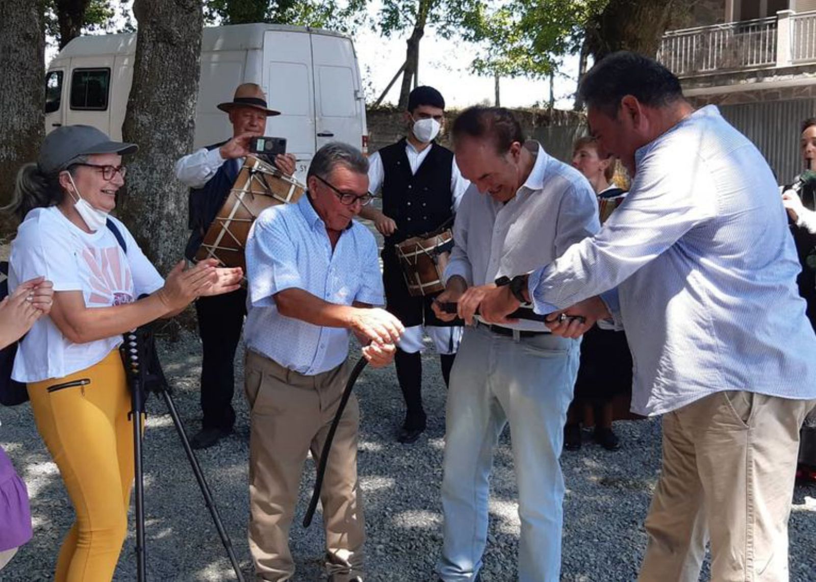 Crespo Iglesias cortando o "cinto" en Castro de Arriba