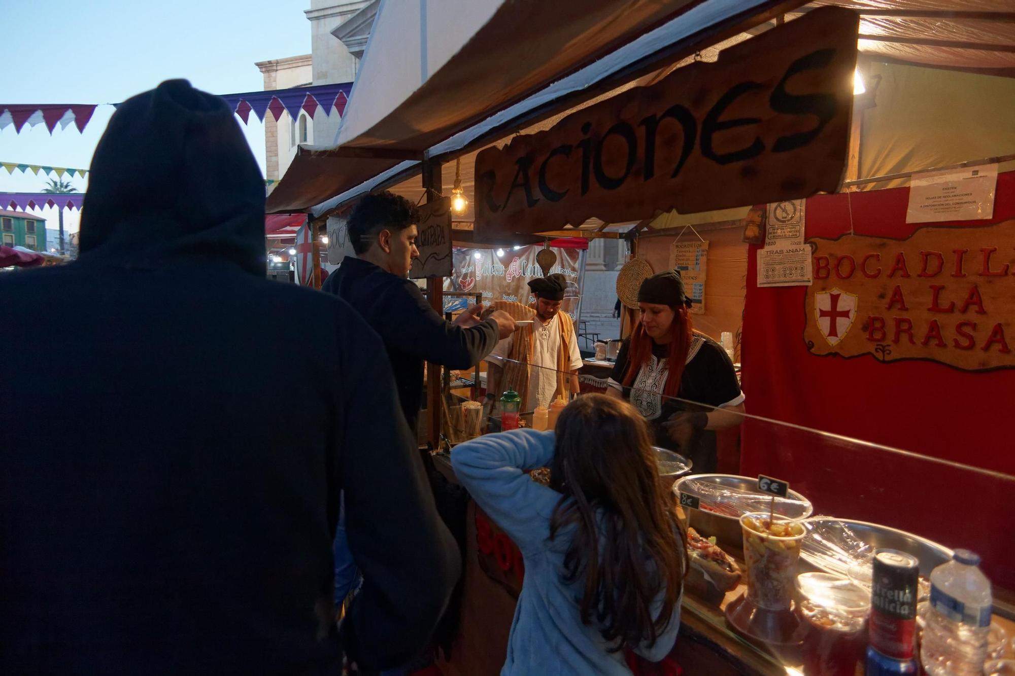 Todas las imágenes de la apertura del mercado medieval de Vila-real