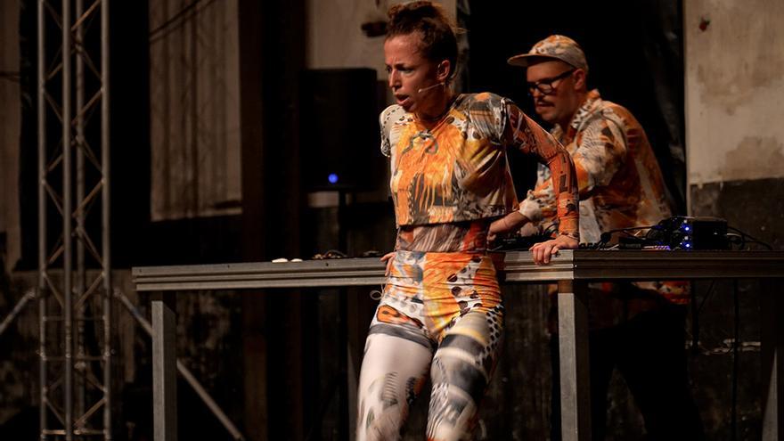 Invocation. Carmen Muñoz con Derek Van Den Bulcke