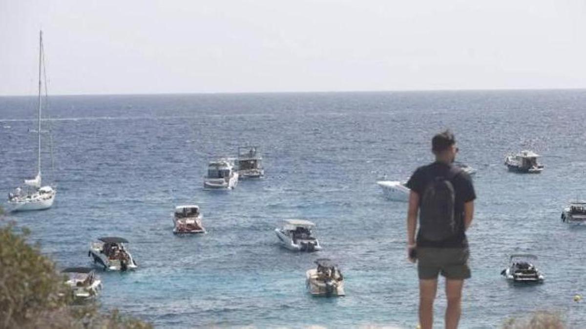 Una cala de Mallorca plena de vaixells