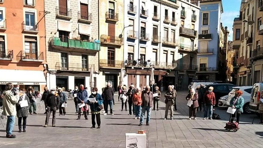 Imatge de la concentració de la Plataforma a la plaça Major, ahir al matí