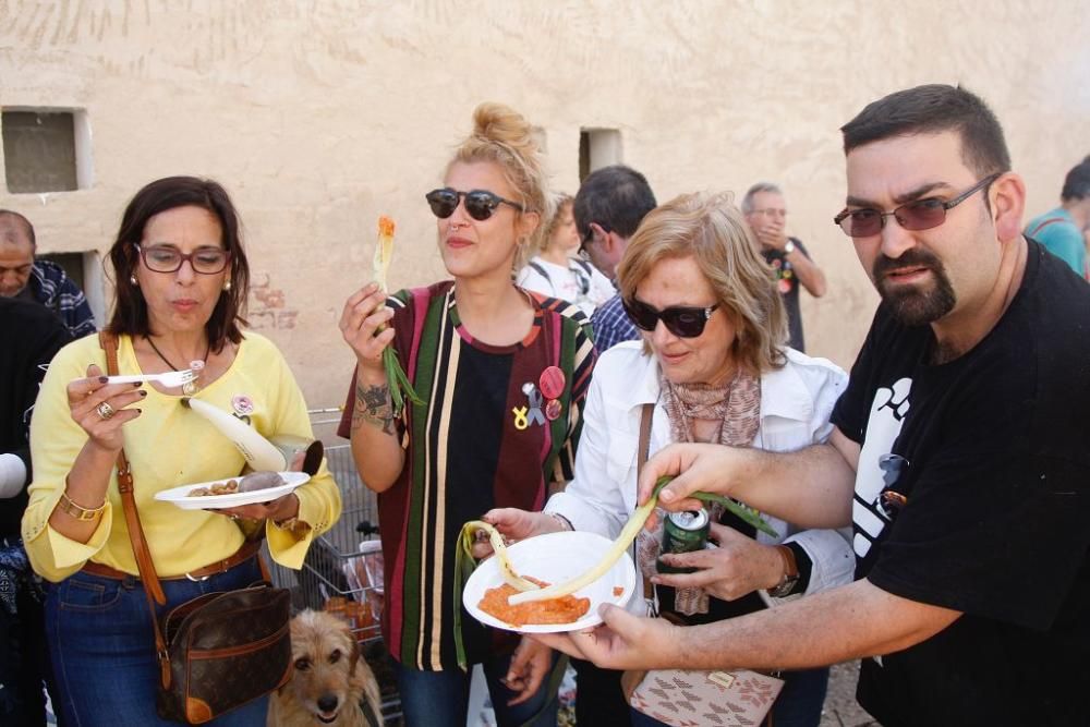 Catalanes y murcianos comparten almuerzo en las vías