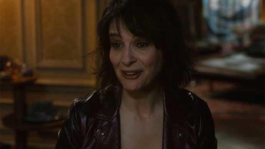 Juliette Binoche interpreta a Isabelle.