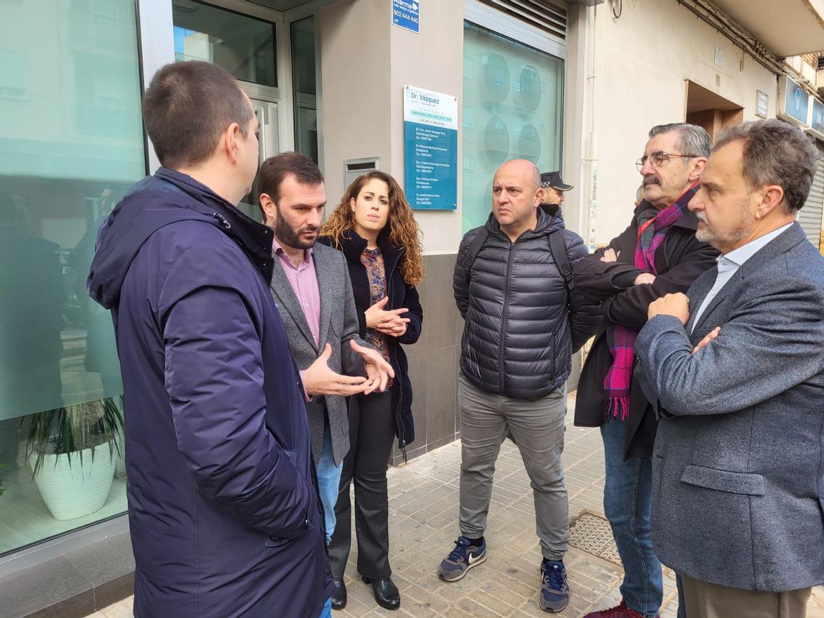 Visita al barrio más allá de las vías, que quedó inundado durante horas.