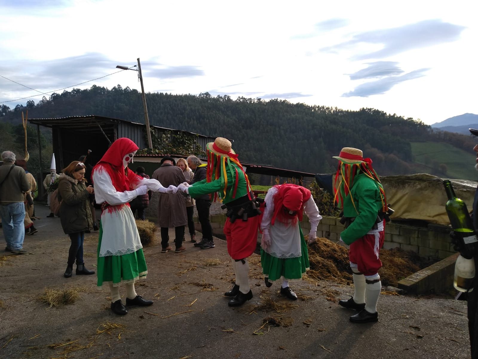 Los Aguilandeiros recorren San Xuan de Villapañada: así ha sido su recorrido por la parroquia moscona