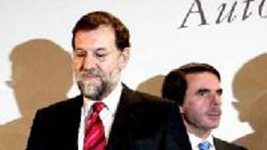 Rajoy recela pero ofrece su apoyo a Zapatero