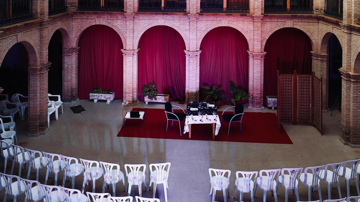 Claustro de la Casa de la Cultura de Enguera.