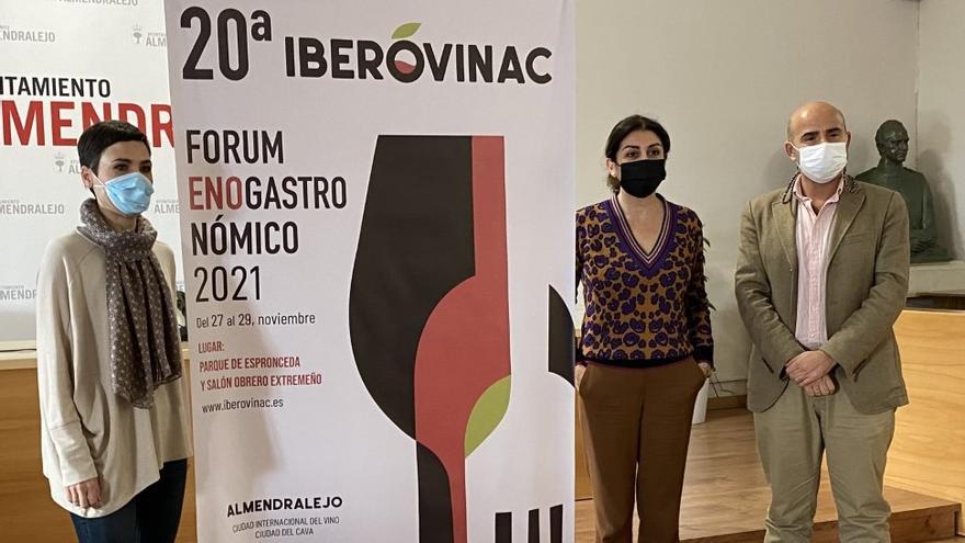 Raquel del Puerto, Manuela Bayón y Saúl del Amo presentaron la nueva edición de Iberovinac.