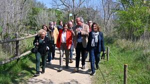 La consellera Paneque visita las lagunas de las Filipines-Remolar de Viladecans.