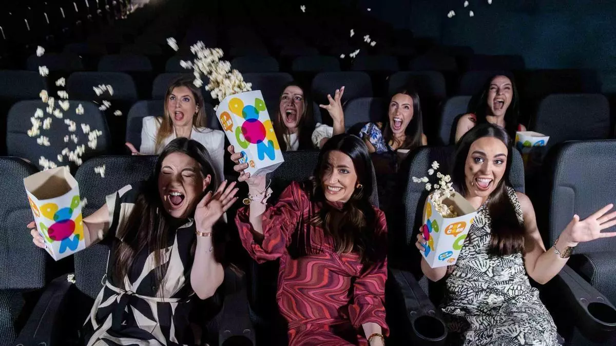 Unas Hogueras "de cine" para la Bellea del Foc y sus damas de honor