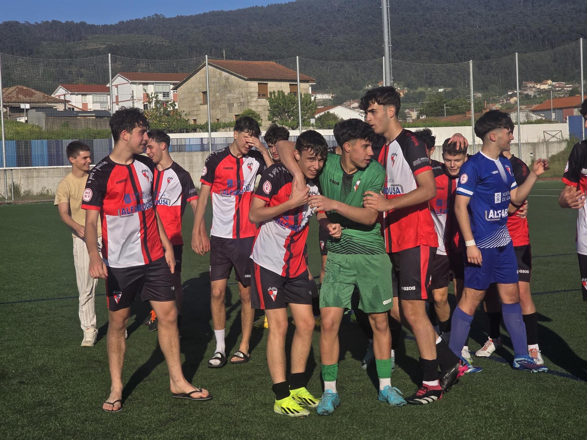 El Juvenil B del Arosa se proclama campeón de la Liga Gallega y logra así el ascenso directo a Liga Nacional tras vencer al Marín (0-3).