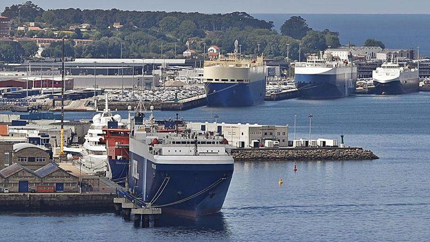 El buque &#039;Prometheus Leader&#039;, en el muelle de trasatlánticos