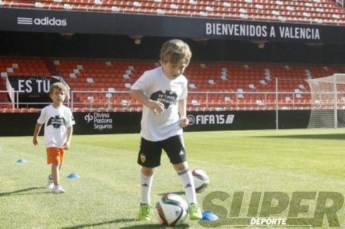 Rubén Baraja y Juan Sánchez, con los más pequeños