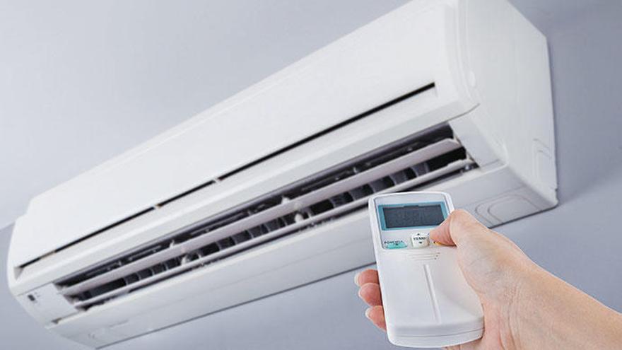 Fest installierte Klimaanlagen werden mit Fernbedienung gesteuert.