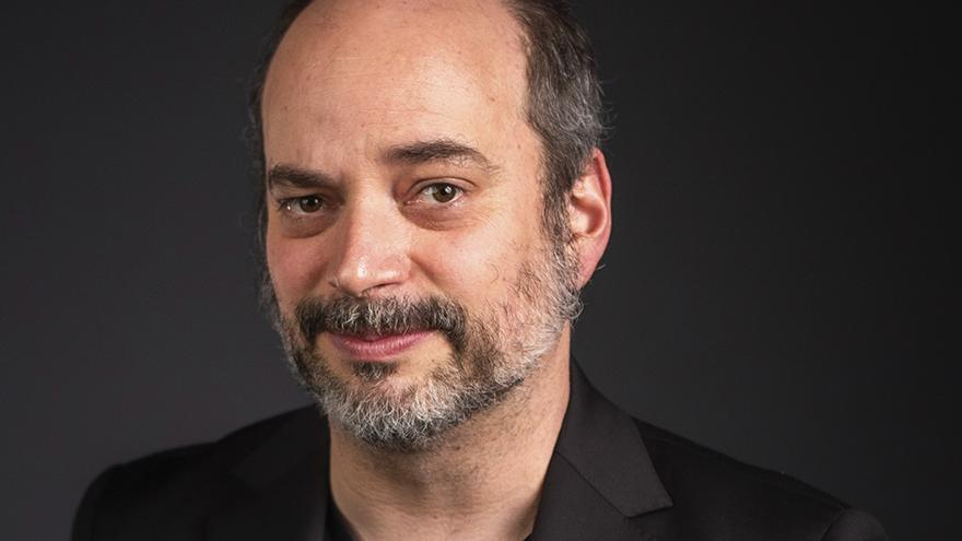 Alejandro G. Calvo, invitado en el Club Faro