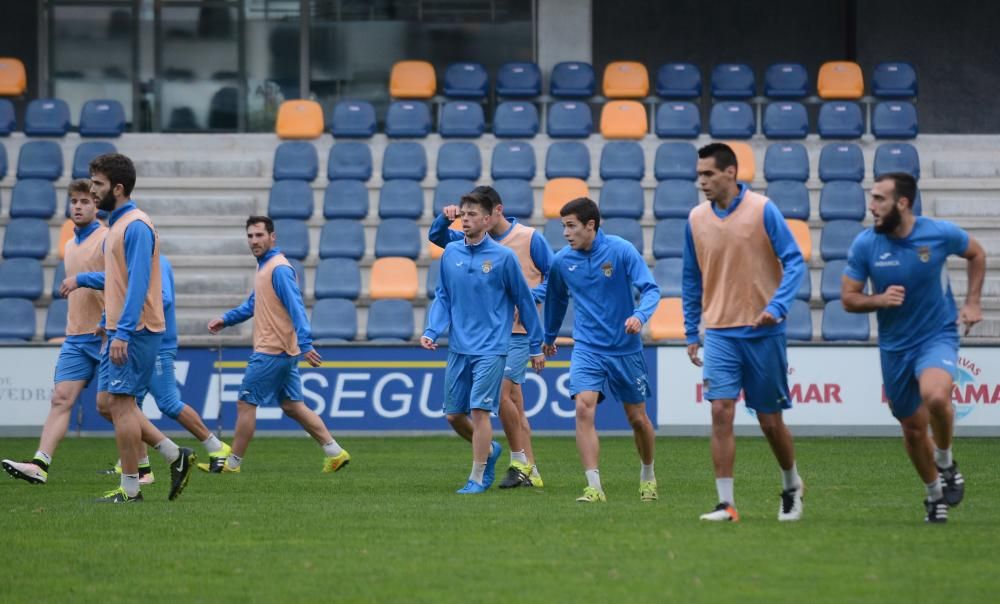 Entrenamiento del Pontevedra en Pasarón