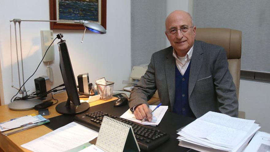 Juan Sánchez, en la sede del Teléfono de la Esperanza en Málaga, en calle Hurtado de Mendoza, 3.