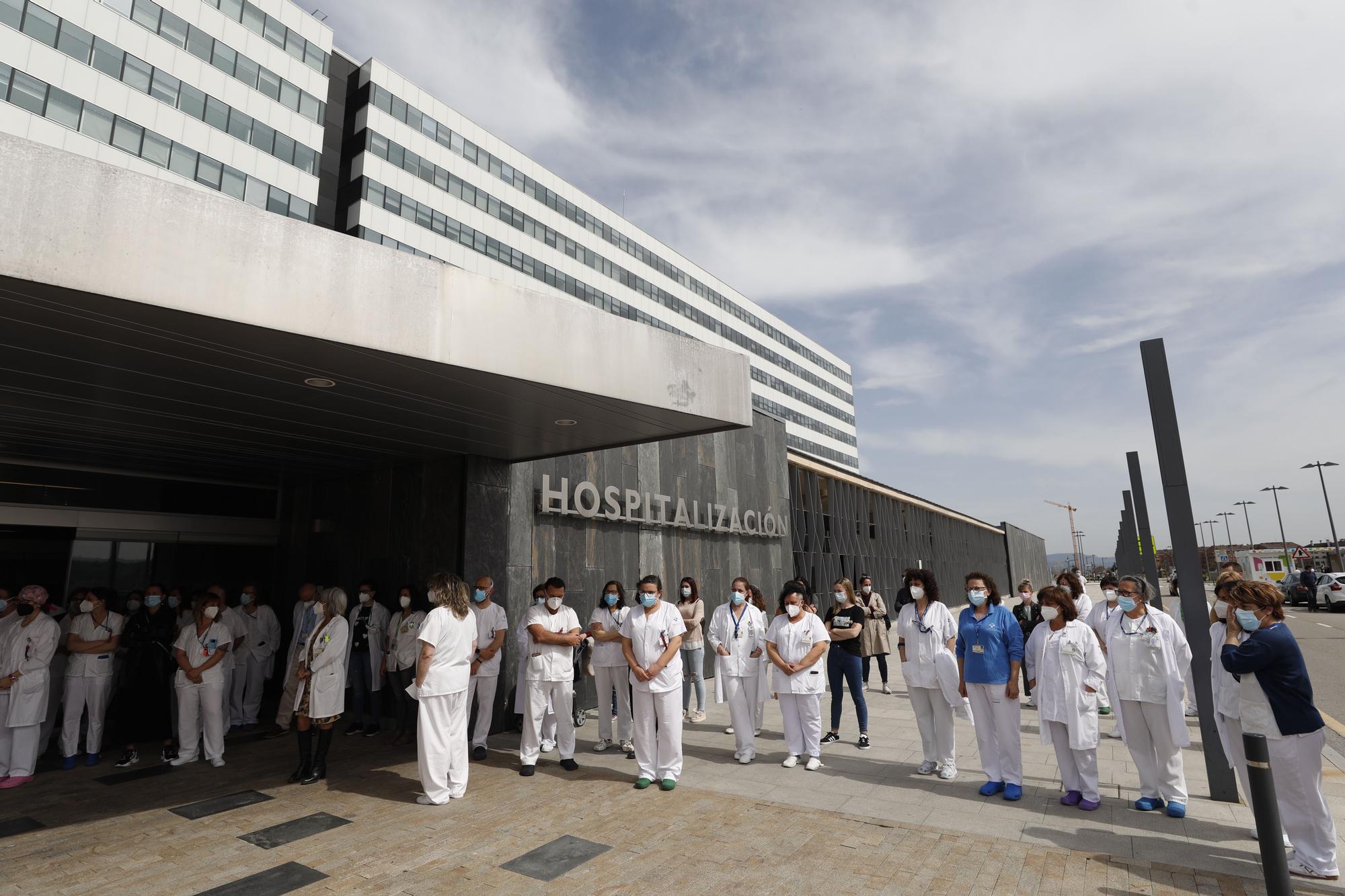 Homenaje de los sanitarios del HUCA a la compañera fallecida por covid