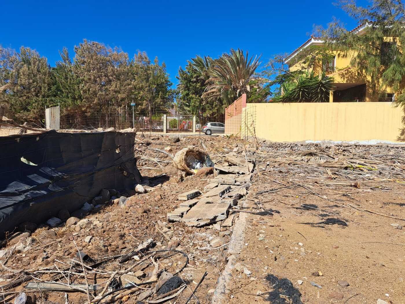 Vertidos ilegales en la urbanización Oasis de Vargas, en Agüimes