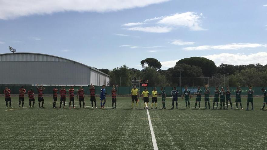 Los jugadores del Inter de Madrid y del Coruxo posan antes del encuentro.