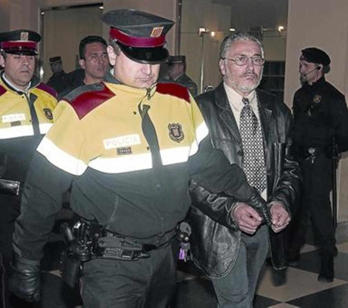El motí 8 Antúnez, entre mossos, en el judici per Quatre Camins. El motí 8 Antúnez, entre mossos, en el judici per Quatre Camins.